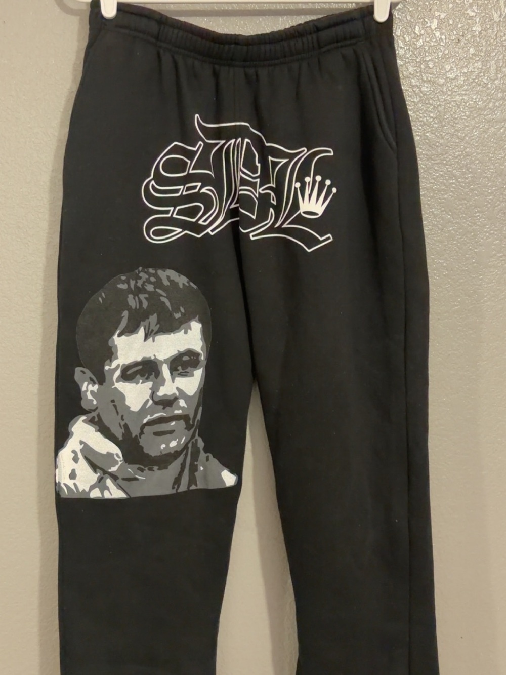 Black Men's Graphic Joggers with Contrast Portrait Print